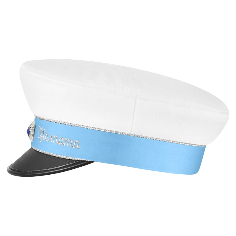 Studentmössa med himmelsblått namnband, silverkant och silverkokard. Anpassa med namnbroderi. Se ifrån sidan.