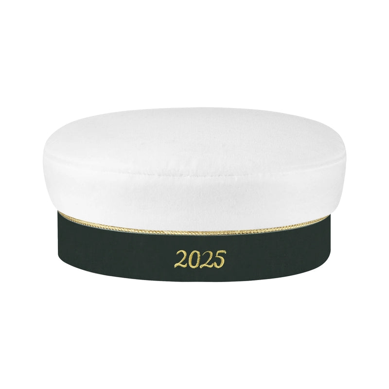 Studentmössa i grönt med guldbroderi "2025", visad bakifrån.